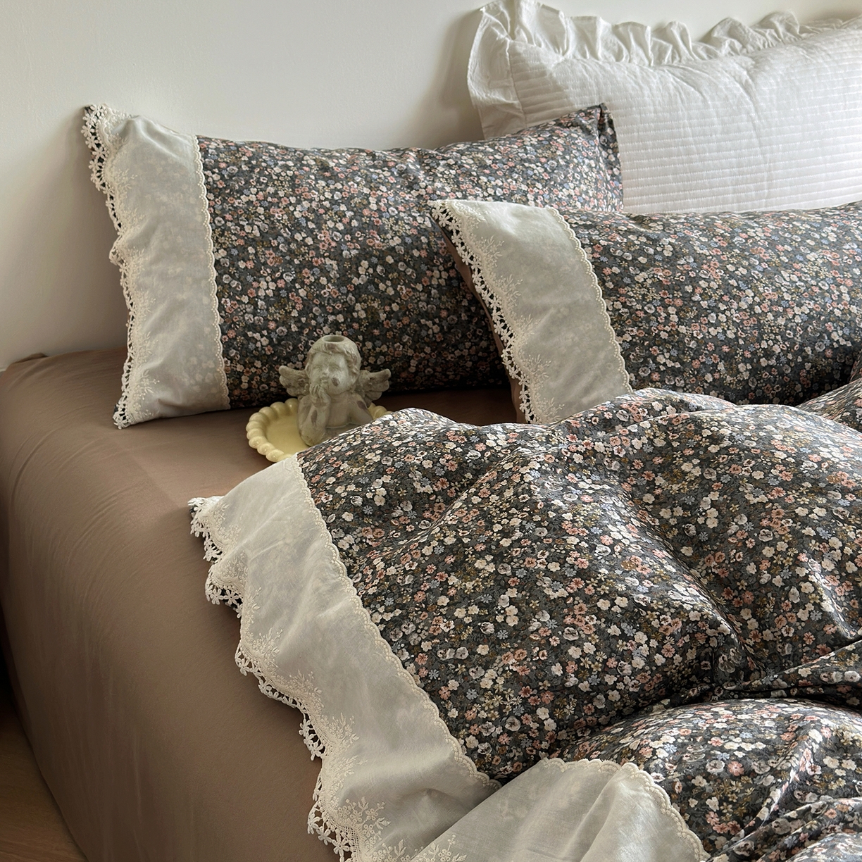 91家纺网 家纺一手货源 找家纺 怡家居 2025新款全棉纯棉磨毛数码印花韩系花边四件套 阑珊