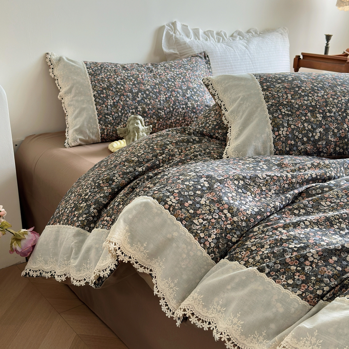 91家纺网 家纺一手货源 找家纺 怡家居 2025新款全棉纯棉磨毛数码印花韩系花边四件套 阑珊