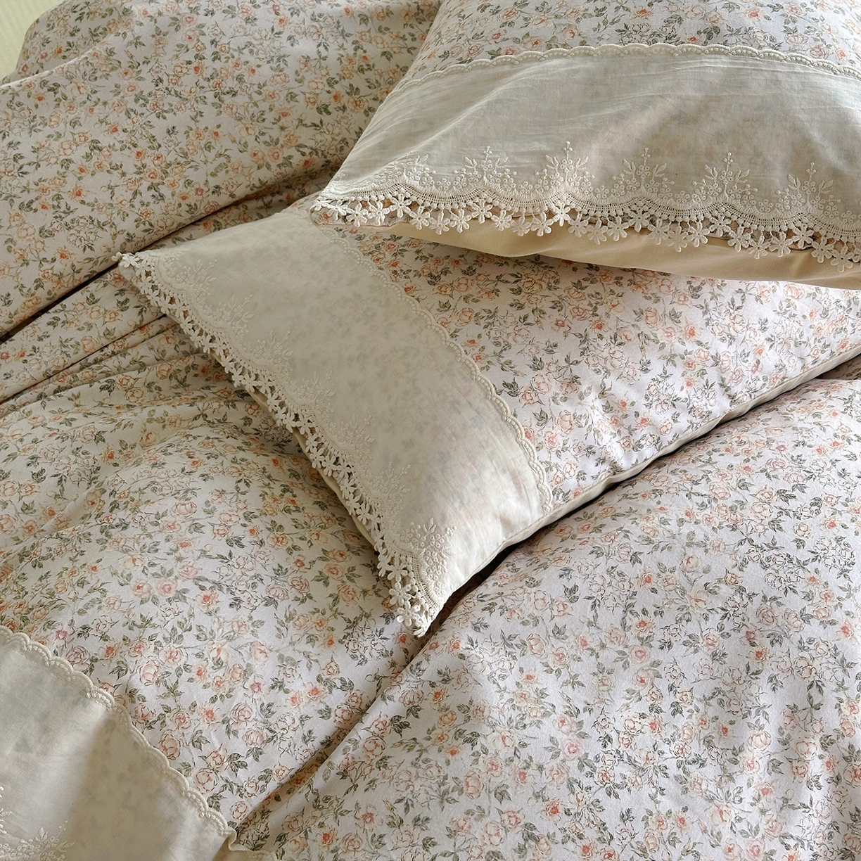 91家纺网 家纺一手货源 找家纺 怡家居 2025新款全棉纯棉磨毛数码印花韩系花边四件套 初暖