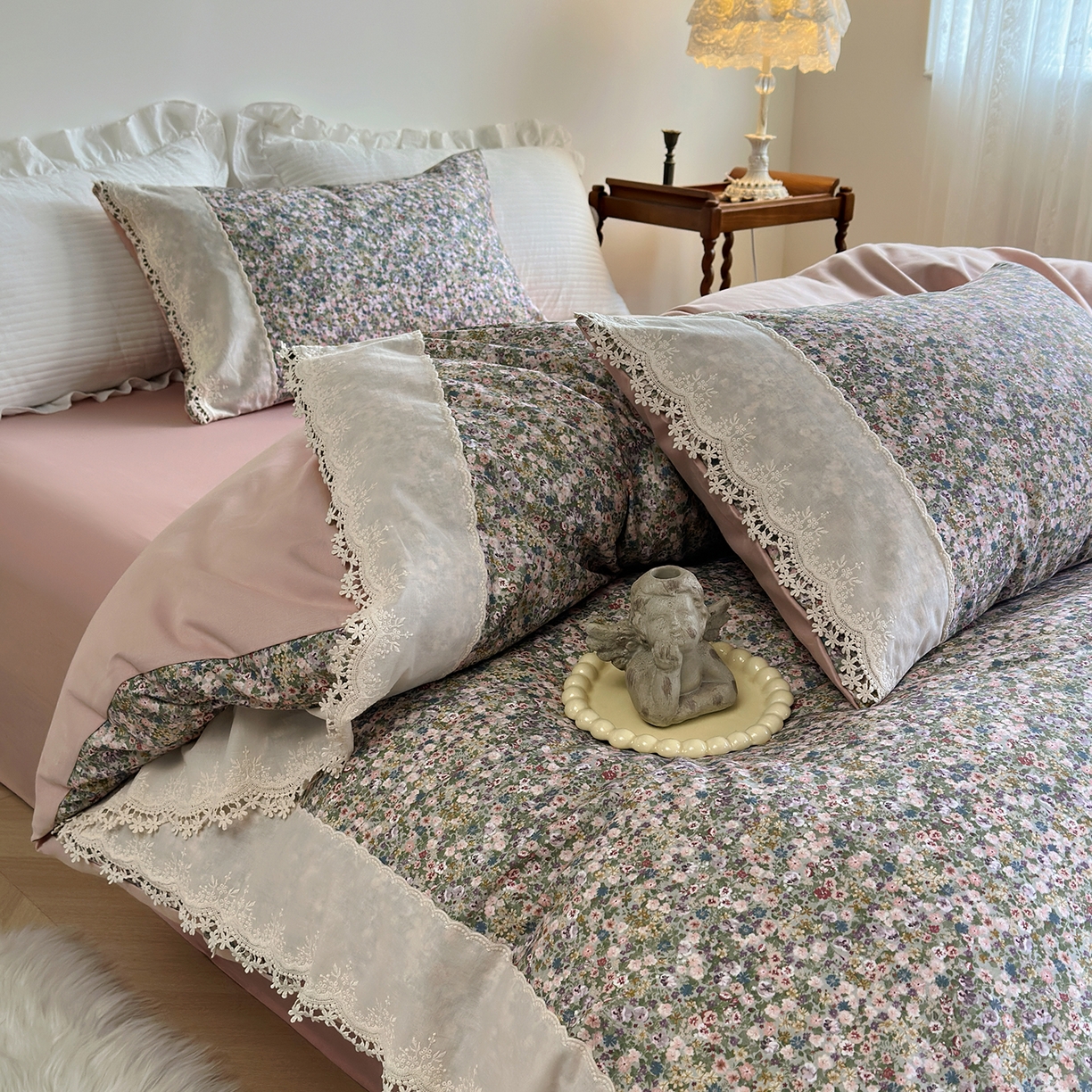 91家纺网 家纺一手货源 找家纺 怡家居 2025新款全棉纯棉磨毛数码印花韩系花边四件套 珍妮