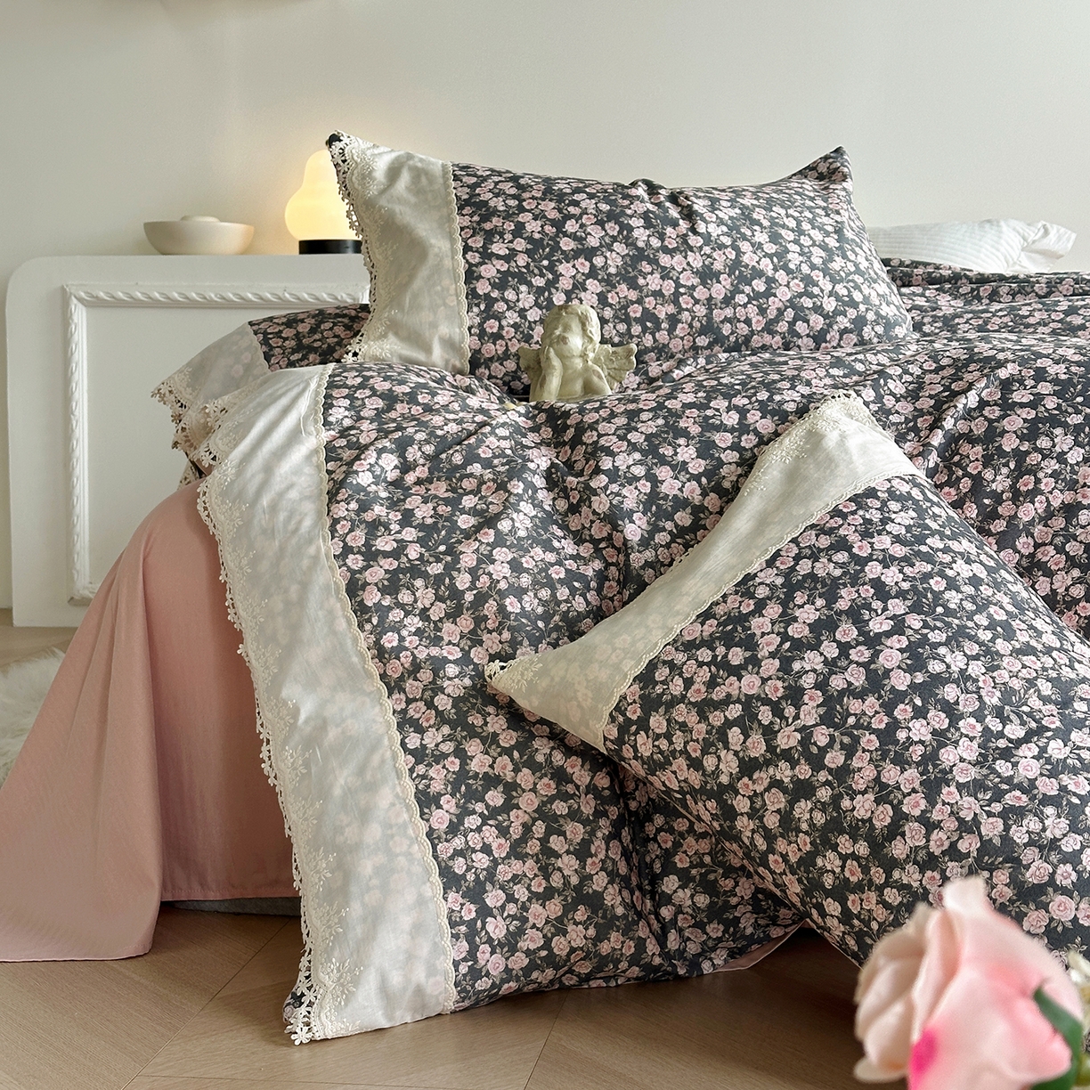 91家纺网 家纺一手货源 找家纺 怡家居 2025新款全棉纯棉磨毛数码印花韩系花边四件套 浪漫