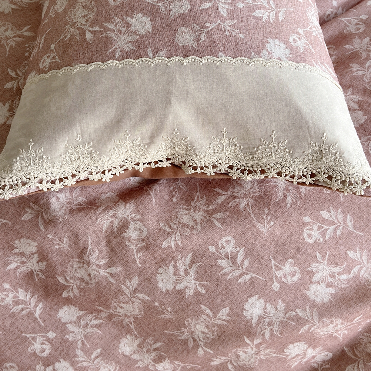 91家纺网 家纺一手货源 找家纺 怡家居 2025新款全棉纯棉磨毛数码印花韩系花边四件套 兰序