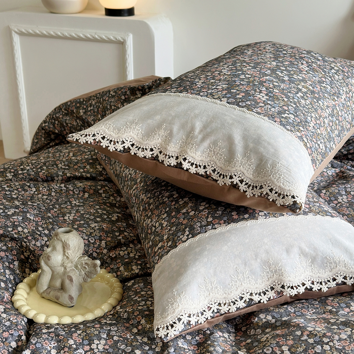 91家纺网 家纺一手货源 找家纺 怡家居 2025新款全棉纯棉磨毛数码印花韩系花边四件套 阑珊