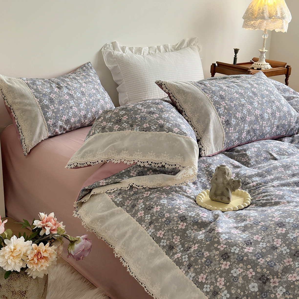 91家纺网 家纺一手货源 找家纺 怡家居 2025新款全棉纯棉磨毛数码印花韩系花边四件套 玛丽亚