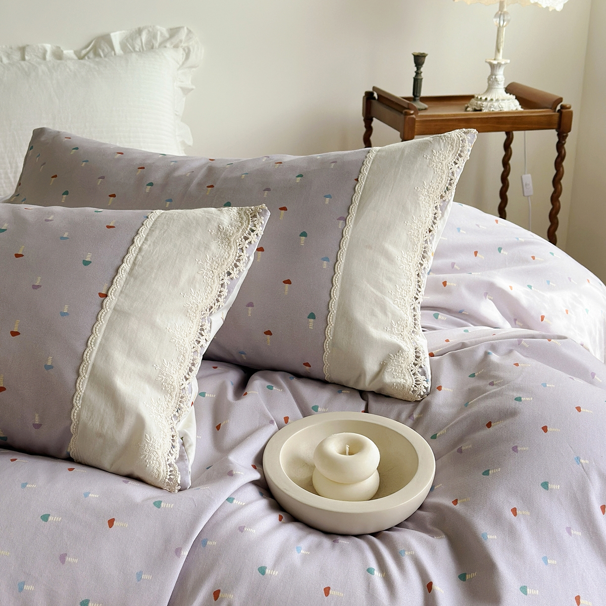 91家纺网 家纺一手货源 找家纺 怡家居 2025新款全棉纯棉磨毛数码印花韩系花边四件套 紫蘑菇