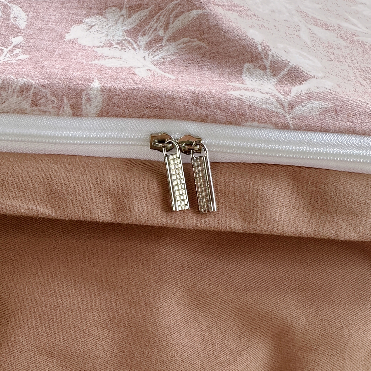 91家纺网 家纺一手货源 找家纺 怡家居 2025新款全棉纯棉磨毛数码印花韩系花边四件套 兰序