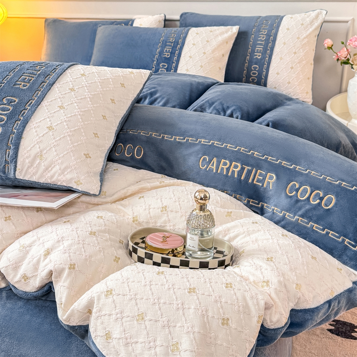 91家纺网 家纺一手货源 找家纺 （总）灰鲸 2025新款牛奶绒拼接刺绣雕花四件套-可可