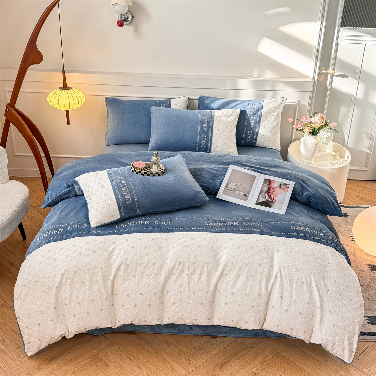 91家纺网 家纺一手货源 找家纺 （总）灰鲸 2025新款牛奶绒拼接刺绣雕花四件套-可可