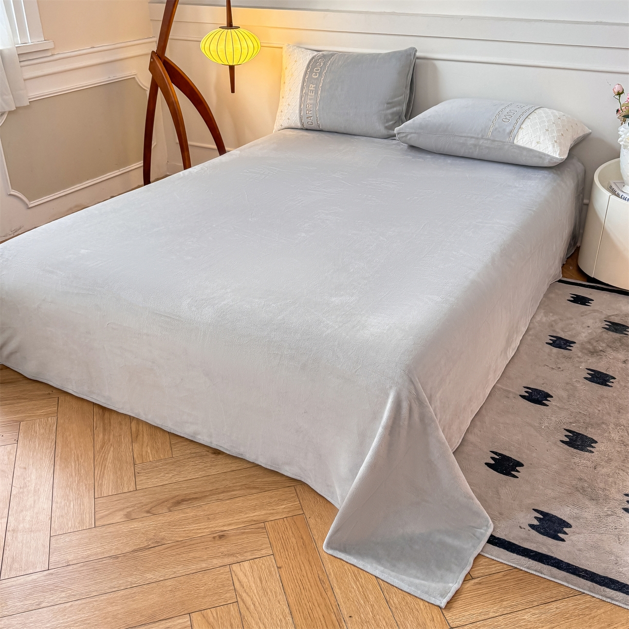 91家纺网 家纺一手货源 找家纺 灰鲸 2025新款牛奶绒拼接刺绣雕花四件套-可可 可可-纳多灰