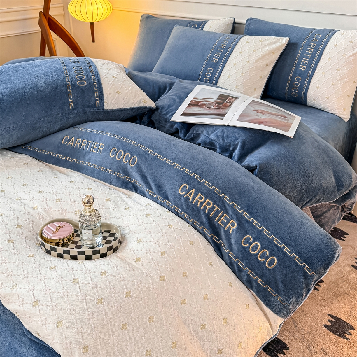 91家纺网 家纺一手货源 找家纺 （总）灰鲸 2025新款牛奶绒拼接刺绣雕花四件套-可可