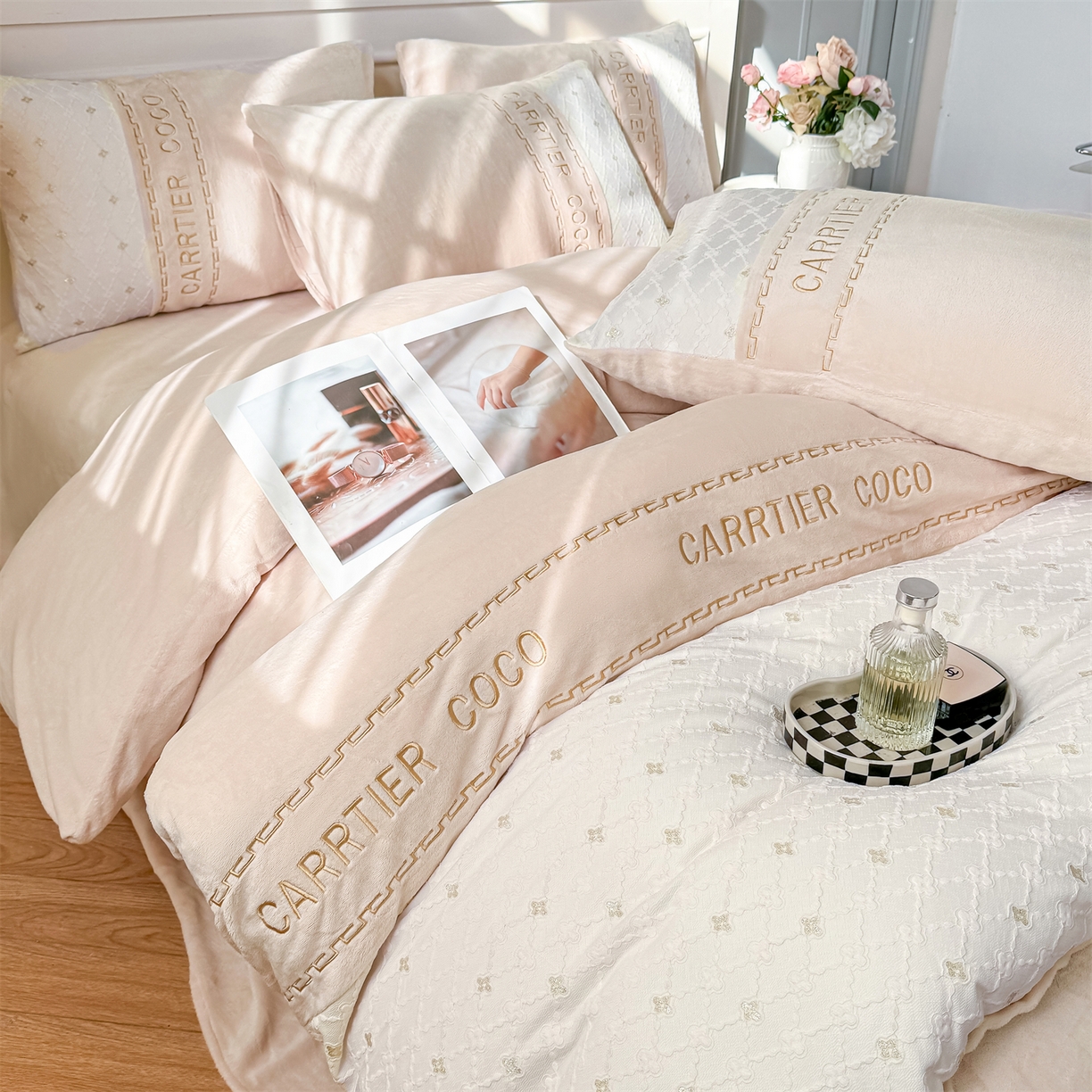 91家纺网 家纺一手货源 找家纺 灰鲸 2025新款牛奶绒拼接刺绣雕花四件套-可可 可可-奶茶