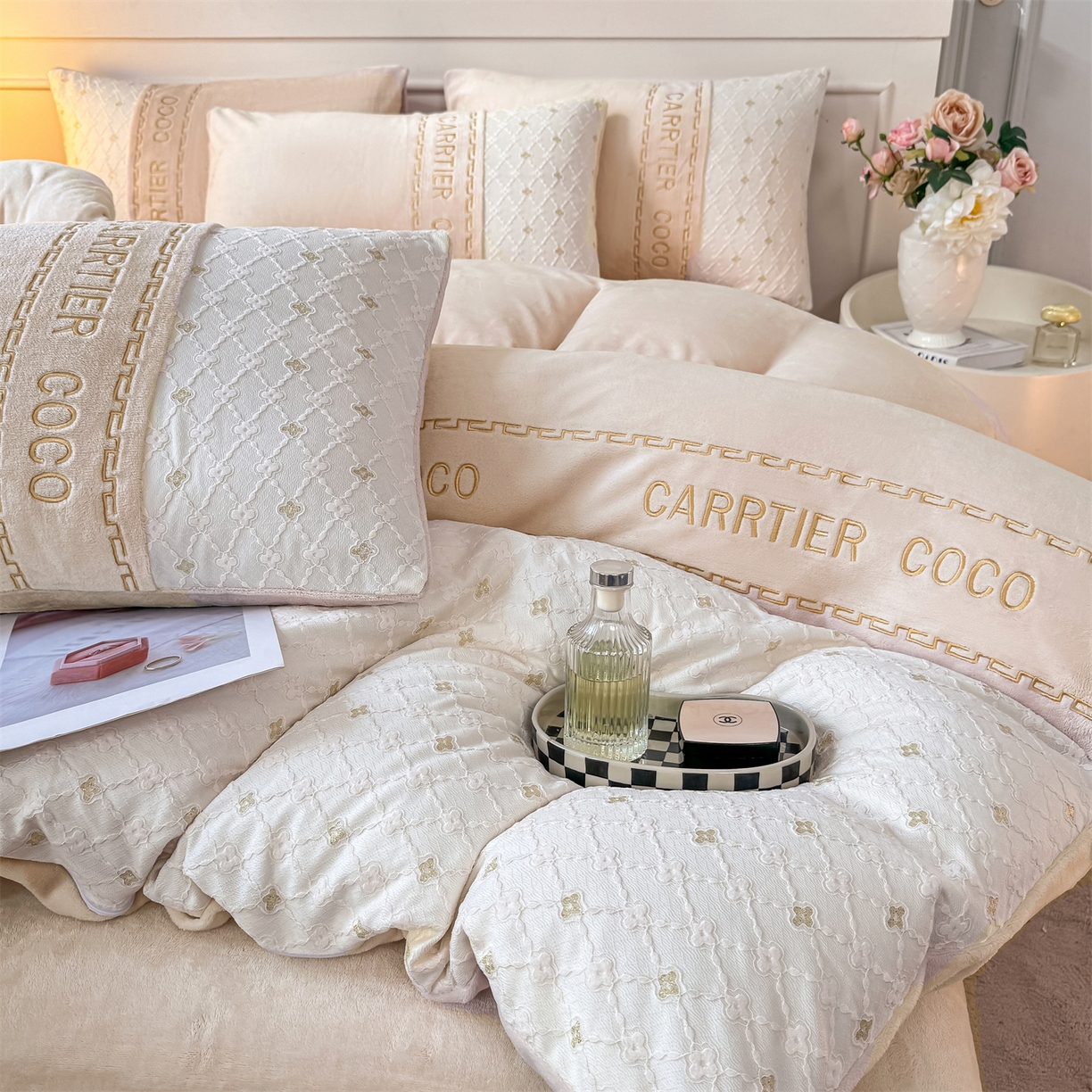 91家纺网 家纺一手货源 找家纺 灰鲸 2025新款牛奶绒拼接刺绣雕花四件套-可可 可可-奶茶