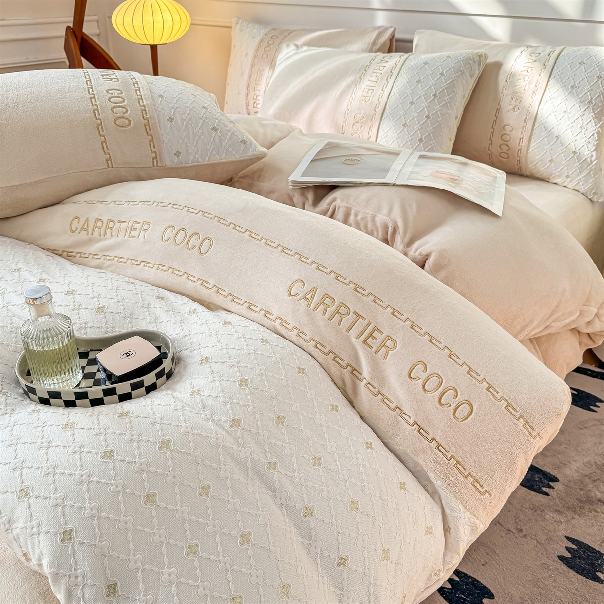 91家纺网 家纺一手货源 找家纺 灰鲸 2025新款牛奶绒拼接刺绣雕花四件套-可可 可可-奶茶