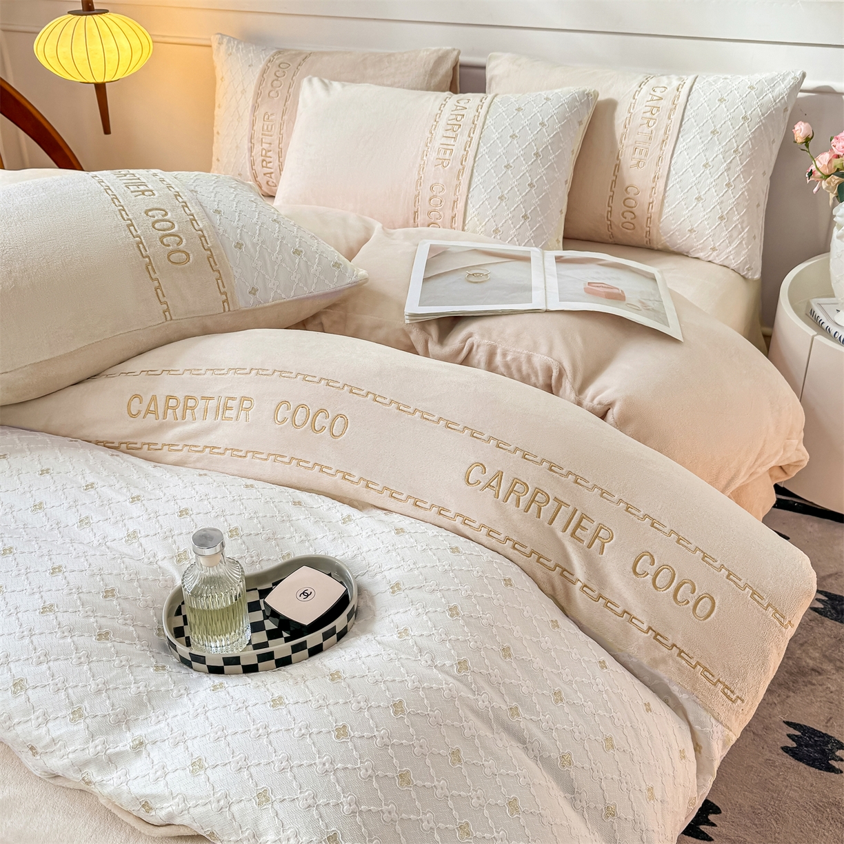 91家纺网 家纺一手货源 找家纺 灰鲸 2025新款牛奶绒拼接刺绣雕花四件套-可可 可可-奶茶