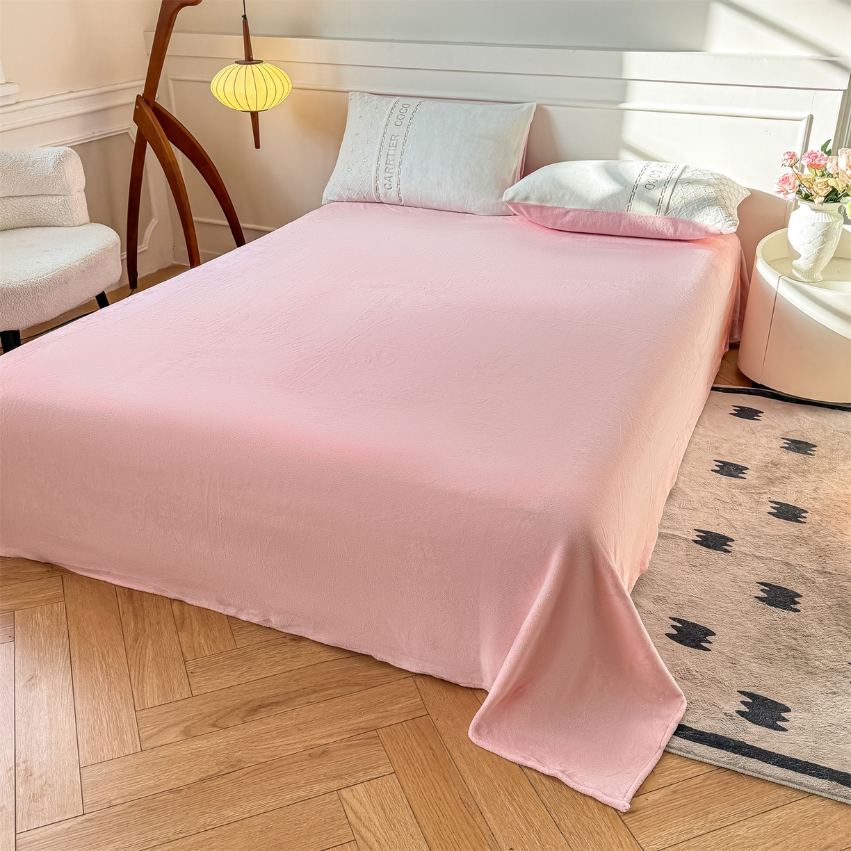 91家纺网 家纺一手货源 找家纺 灰鲸 2025新款牛奶绒拼接刺绣雕花四件套-可可 可可-奶昔白+露娜粉