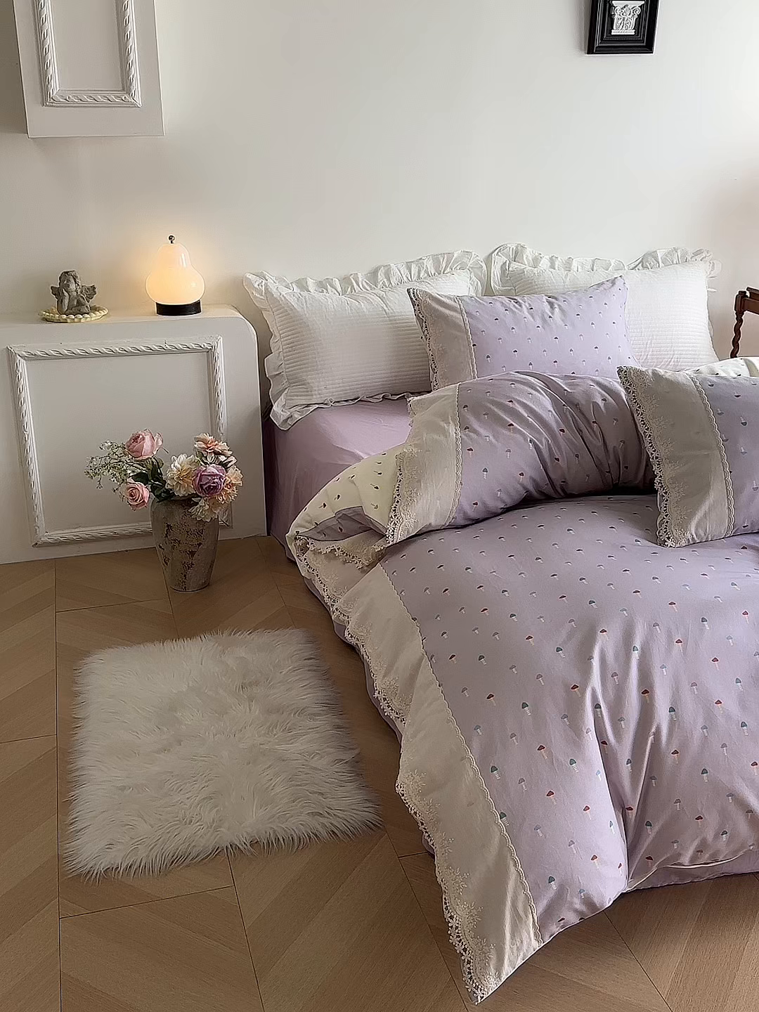 91家纺网 家纺一手货源 找家纺 怡家居 2025新款全棉纯棉磨毛数码印花韩系花边四件套 紫蘑菇