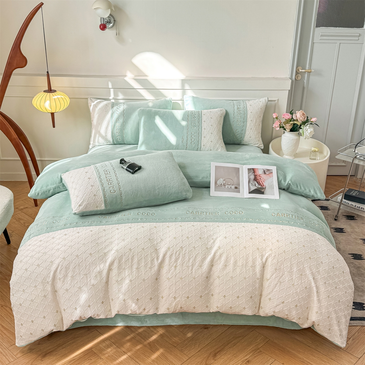 91家纺网 家纺一手货源 找家纺 灰鲸 2025新款牛奶绒拼接刺绣雕花四件套-可可 可可-抹茶绿