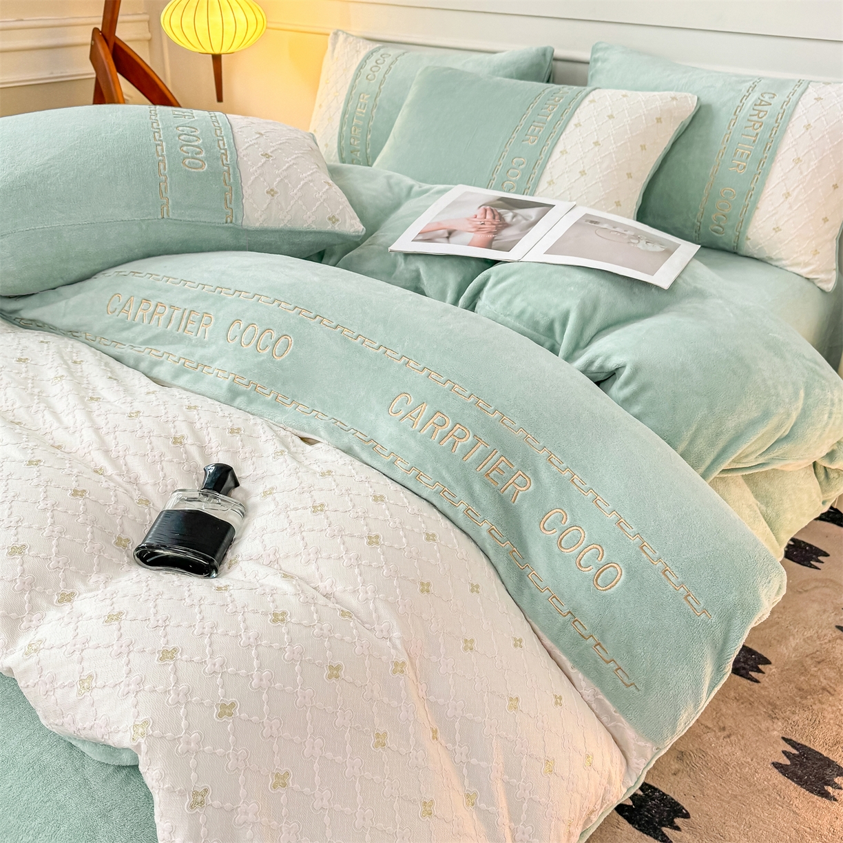 91家纺网 家纺一手货源 找家纺 灰鲸 2025新款牛奶绒拼接刺绣雕花四件套-可可 可可-抹茶绿