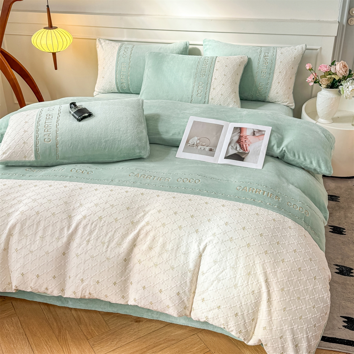 91家纺网 家纺一手货源 找家纺 灰鲸 2025新款牛奶绒拼接刺绣雕花四件套-可可 可可-抹茶绿