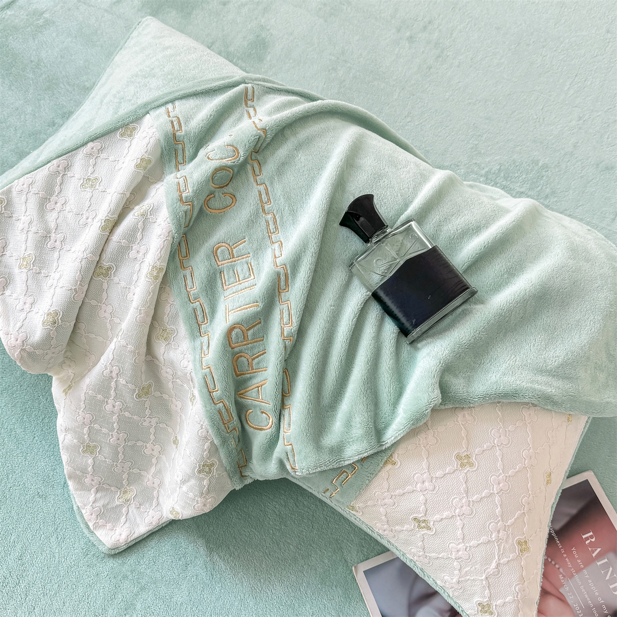 91家纺网 家纺一手货源 找家纺 灰鲸 2025新款牛奶绒拼接刺绣雕花四件套-可可 可可-抹茶绿