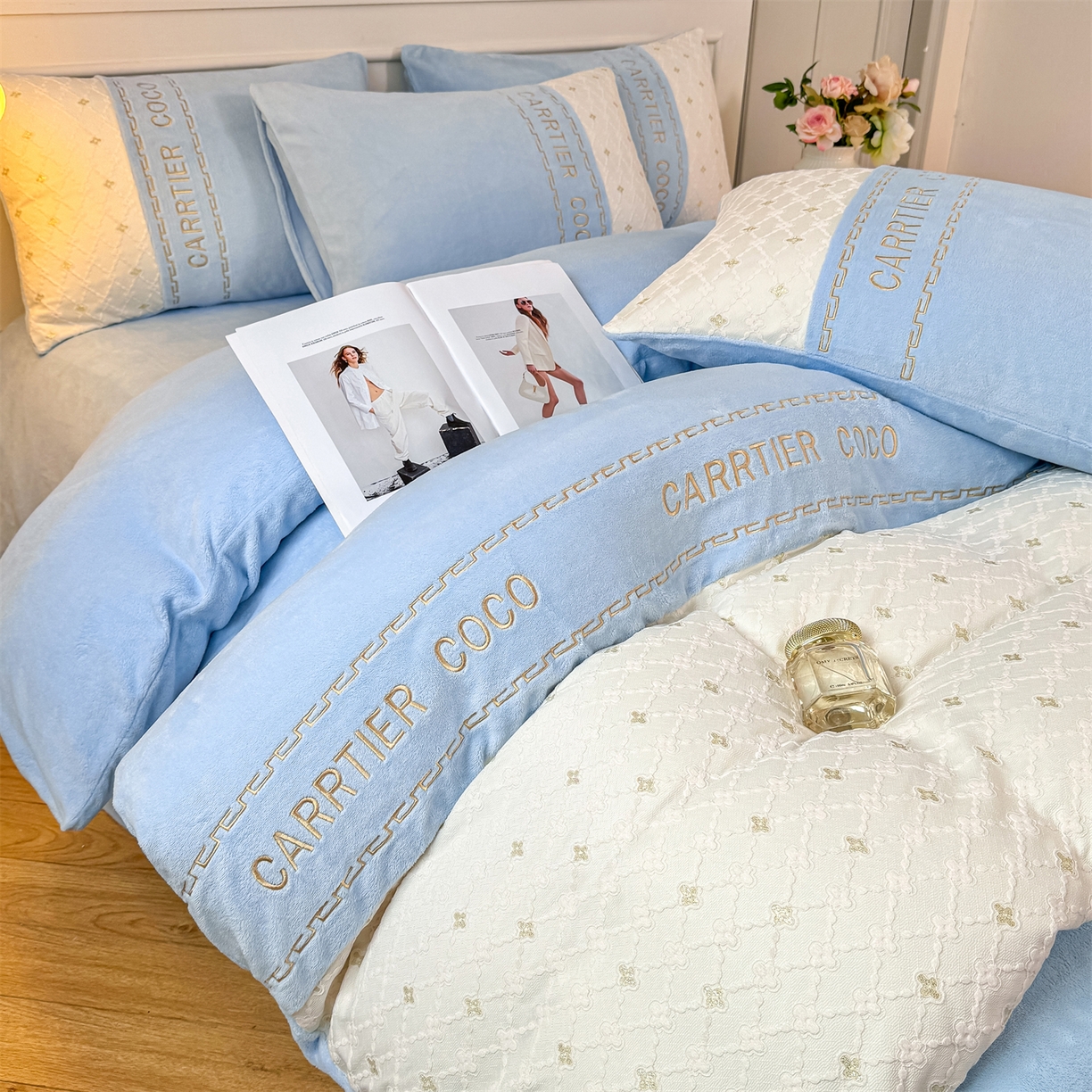 91家纺网 家纺一手货源 找家纺 灰鲸 2025新款牛奶绒拼接刺绣雕花四件套-可可 可可-繁星蓝