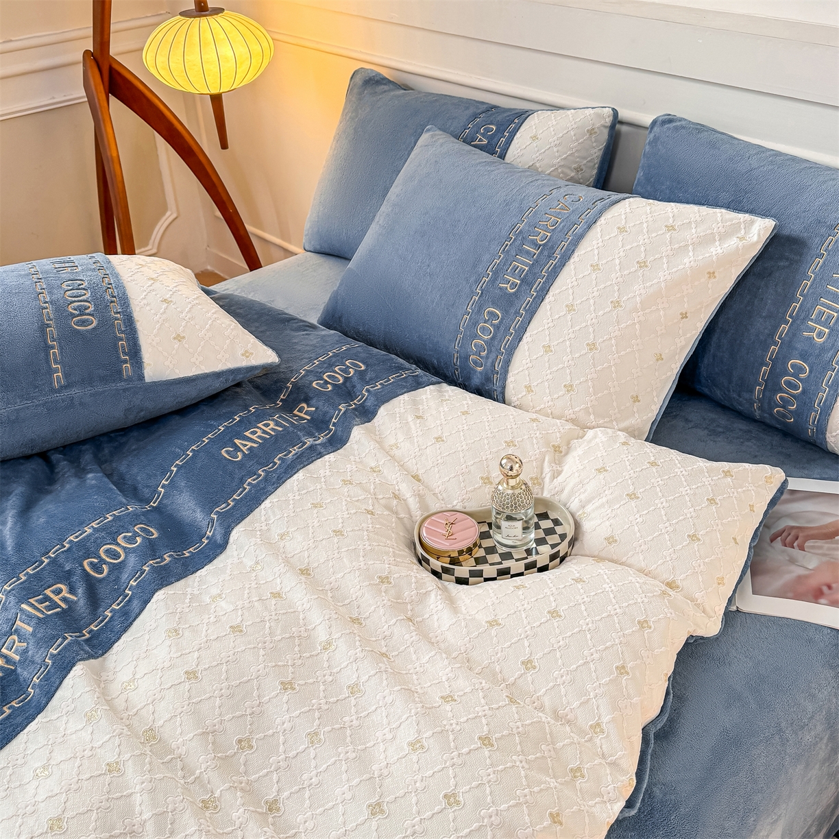 91家纺网 家纺一手货源 找家纺 灰鲸 2025新款牛奶绒拼接刺绣雕花四件套-可可 可可-宾利蓝