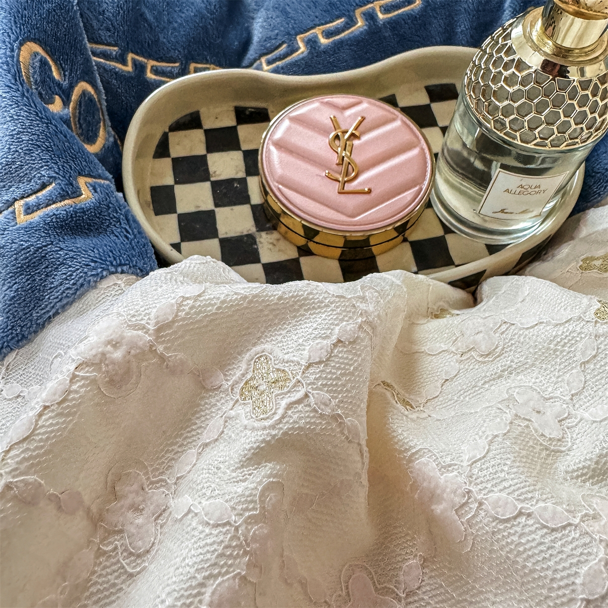 91家纺网 家纺一手货源 找家纺 灰鲸 2025新款牛奶绒拼接刺绣雕花四件套-可可 可可-宾利蓝