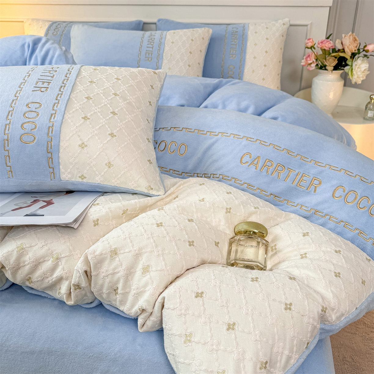 91家纺网 家纺一手货源 找家纺 灰鲸 2025新款牛奶绒拼接刺绣雕花四件套-可可 可可-繁星蓝