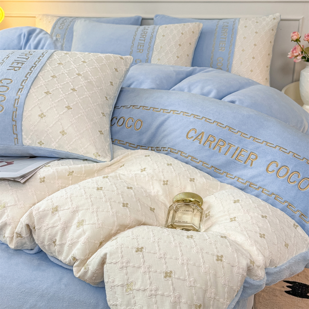 91家纺网 家纺一手货源 找家纺 灰鲸 2025新款牛奶绒拼接刺绣雕花四件套-可可 可可-繁星蓝