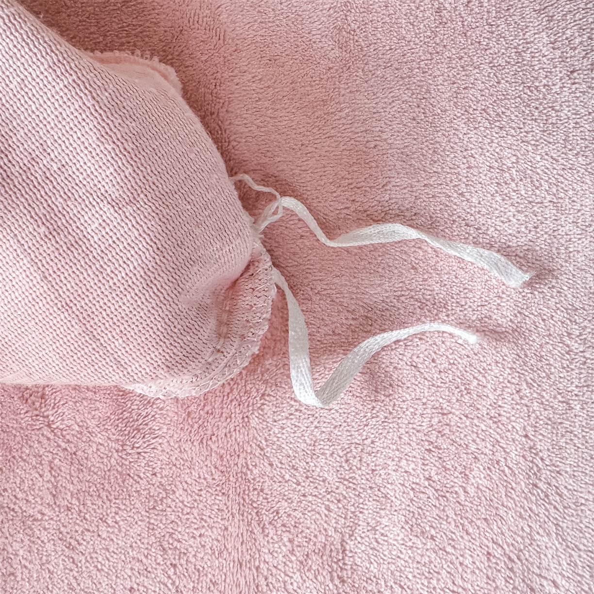 91家纺网 家纺一手货源 找家纺 灰鲸 2025新款牛奶绒拼接刺绣雕花四件套-可可 可可-露娜粉