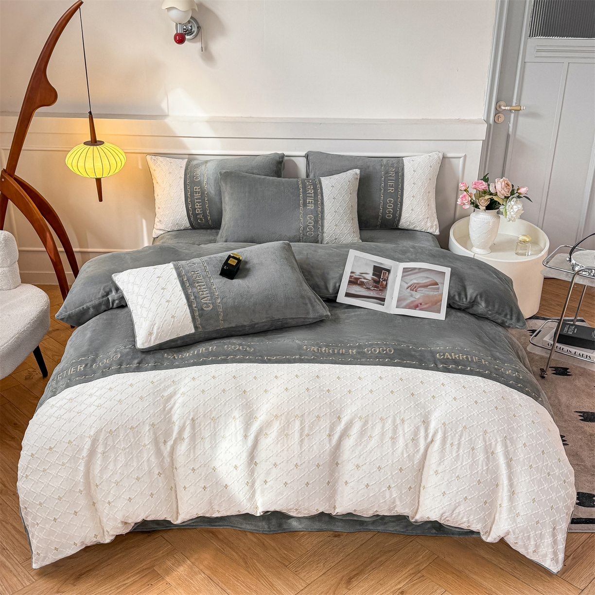 91家纺网 家纺一手货源 找家纺 灰鲸 2025新款牛奶绒拼接刺绣雕花四件套-可可 可可-绅士灰