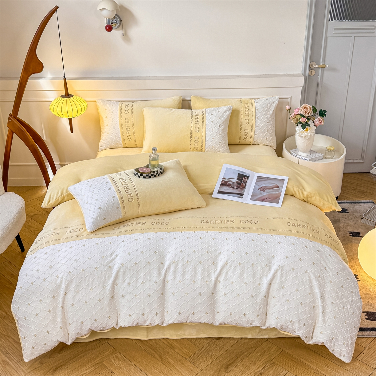 91家纺网 家纺一手货源 找家纺 灰鲸 2025新款牛奶绒拼接刺绣雕花四件套-可可 可可-奶油黄