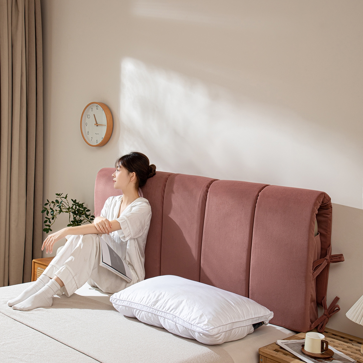 91家纺网 家纺一手货源 找家纺 沐沐家纺 2026新款丰德绒海绵款床头罩 粉色