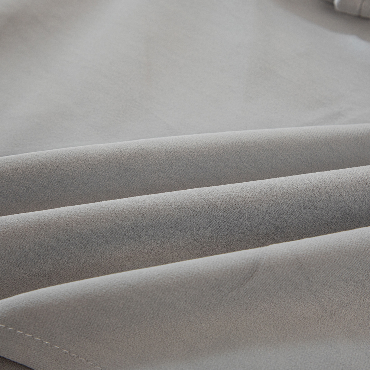 91家纺网 家纺一手货源 找家纺 沐沐家纺 2026新款丰德绒海绵款床头罩 浅灰