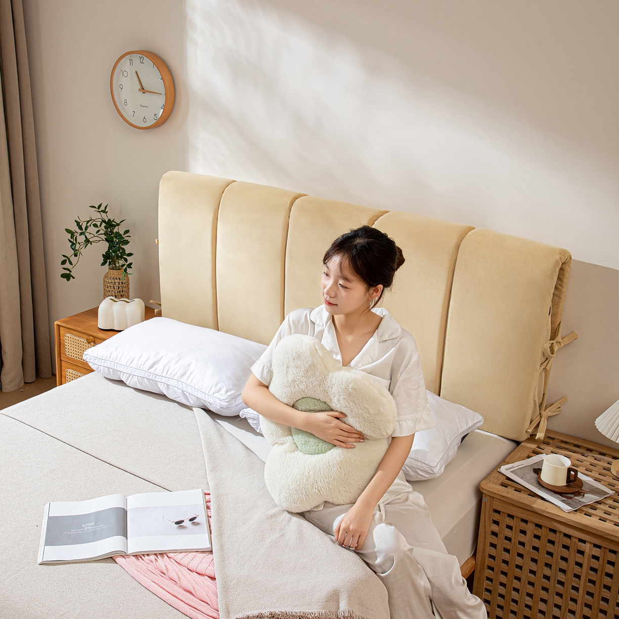 91家纺网 家纺一手货源 找家纺 沐沐家纺 2026新款丰德绒海绵款床头罩 黄色