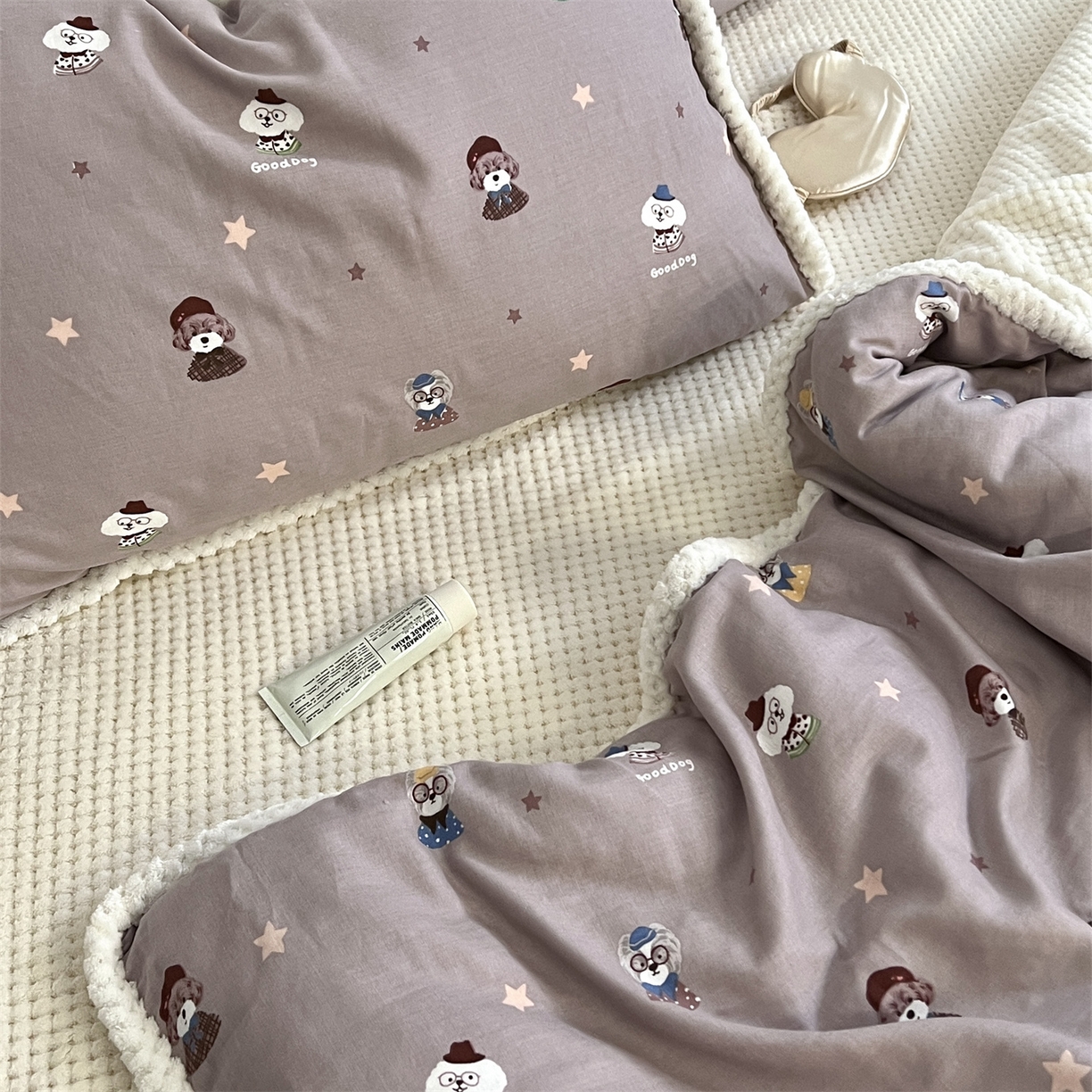 91家纺网 家纺一手货源 找家纺 荣轩 2025秋冬必备新品棉加绒华夫格提花绒工艺款四件套（铺床版） 星仔-咖