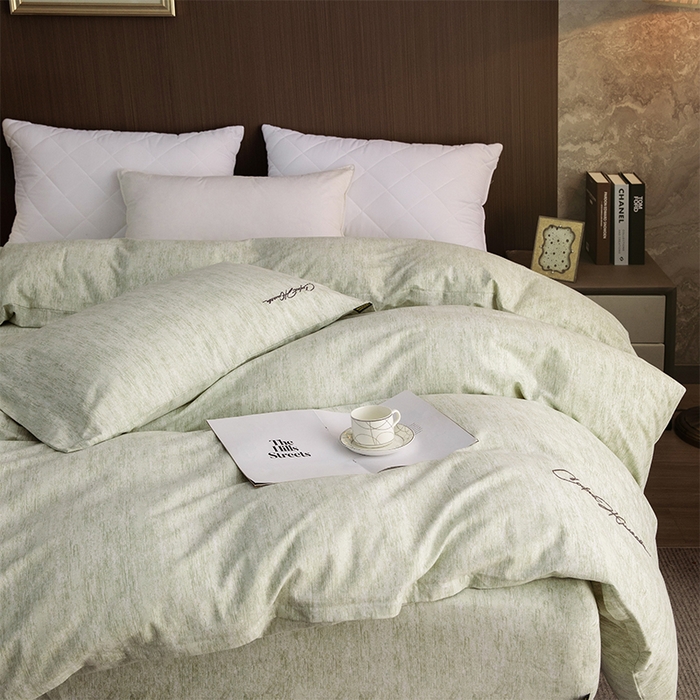 91家纺网 家纺一手货源 找家纺 春皖家纺 2025新款棉天丝纯色刺绣四件套单品系列-单被套 苔绮绿