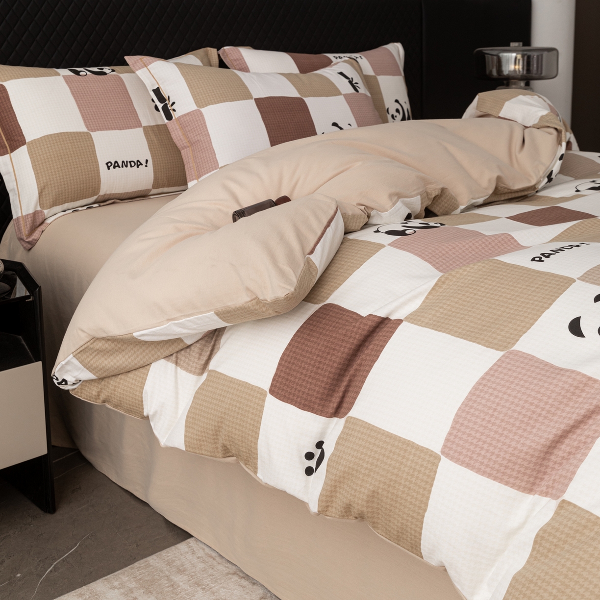 91家纺网 家纺一手货源 找家纺 贝兰仙奴 2025新款全棉磨毛多规格系列四件套 格调熊猫棕