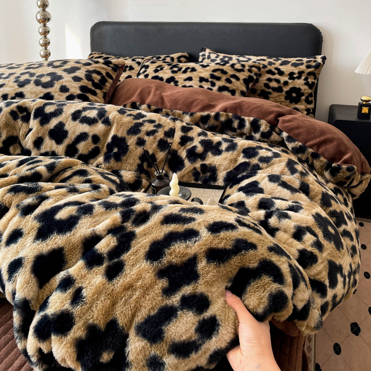 （总）富米莱（原臻工厂） 2025新款简约美拉德高克重兔绒牛奶绒床盖床裙四件套