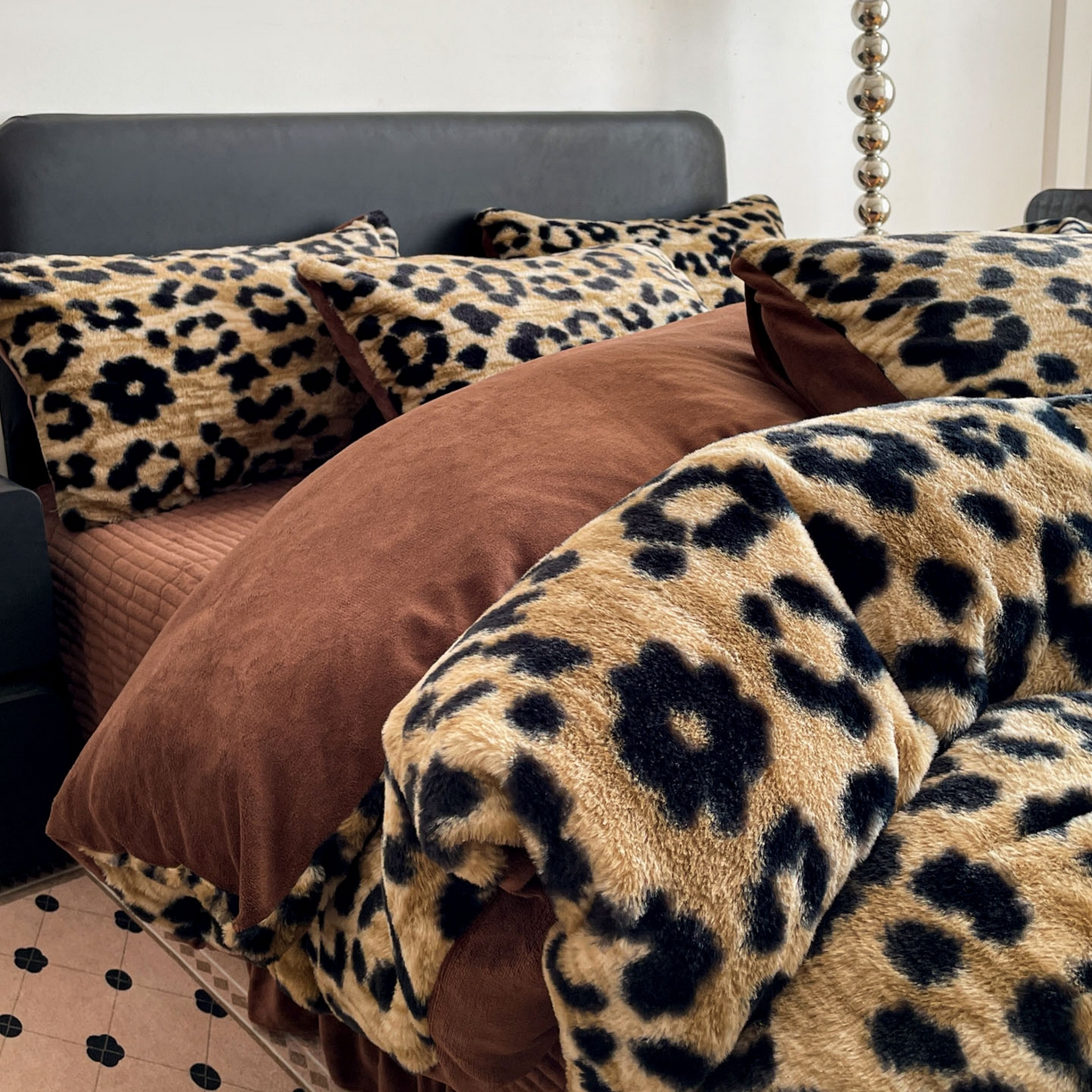 91家纺网 家纺一手货源 找家纺 （总）富米莱（原臻工厂） 2025新款简约美拉德高克重兔绒牛奶绒床盖床裙四件套