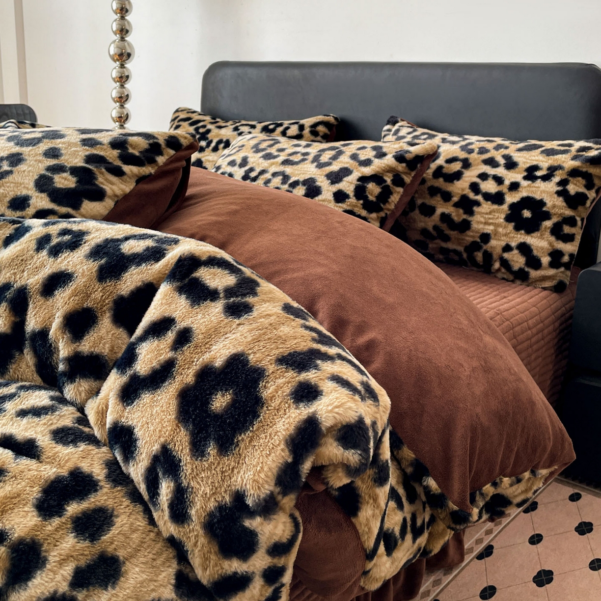 91家纺网 家纺一手货源 找家纺 （总）富米莱（原臻工厂） 2025新款简约美拉德高克重兔绒牛奶绒床盖床裙四件套