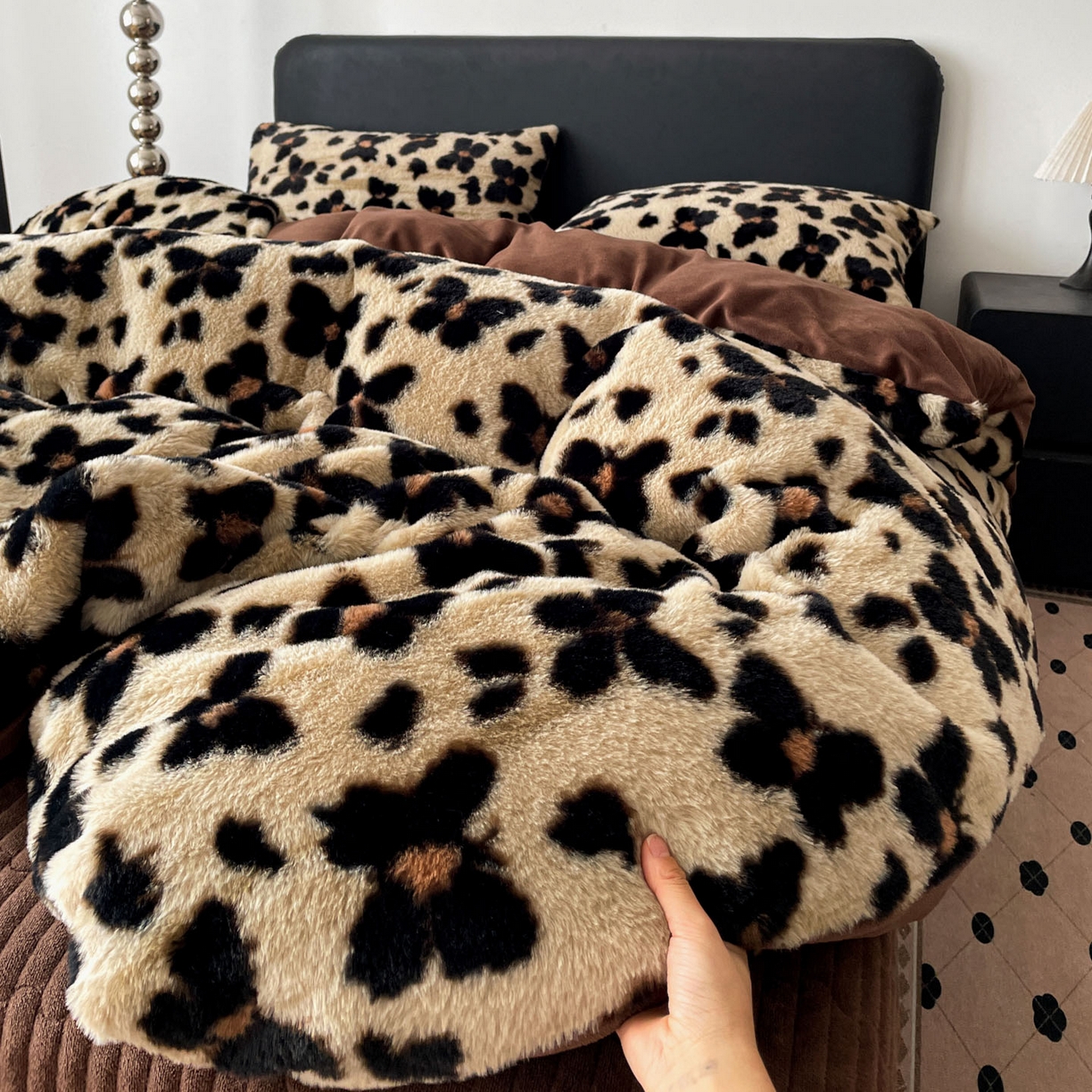 91家纺网 家纺一手货源 找家纺 （总）富米莱（原臻工厂） 2025新款简约美拉德高克重兔绒牛奶绒床盖床裙四件套