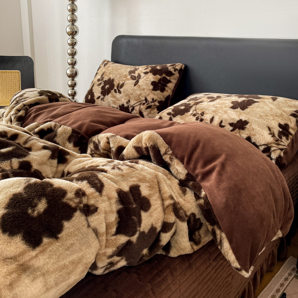 91家纺网 家纺一手货源 找家纺 富米莱（原臻工厂） 2025新款简约美拉德高克重兔绒牛奶绒床盖床裙四件套 简约款-简爱