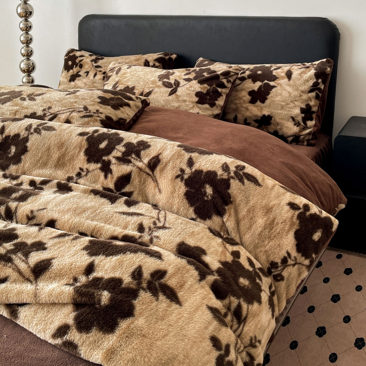 91家纺网 家纺一手货源 找家纺 富米莱（原臻工厂） 2025新款简约美拉德高克重兔绒牛奶绒床盖床裙四件套 简约款-简爱