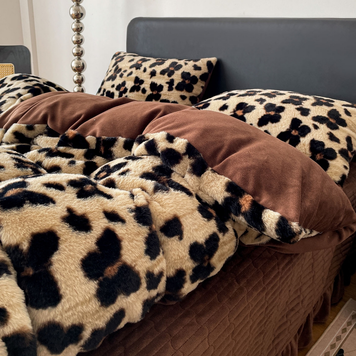 91家纺网 家纺一手货源 找家纺 富米莱（原臻工厂） 2025新款简约美拉德高克重兔绒牛奶绒床盖床裙四件套 简约款-小蝴蝶