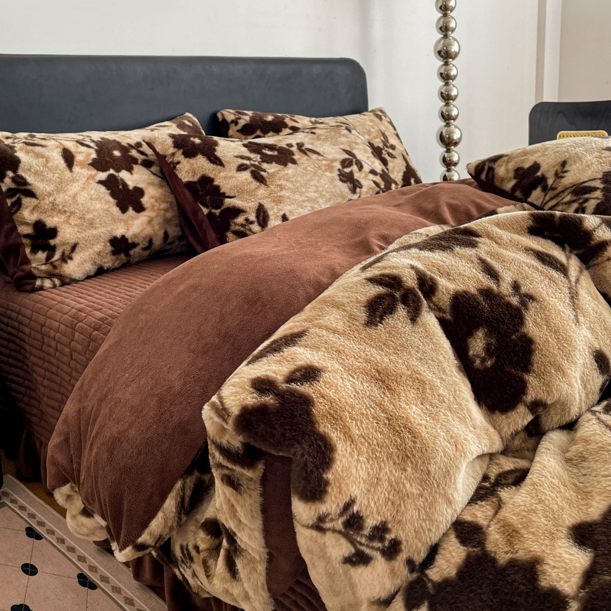 91家纺网 家纺一手货源 找家纺 富米莱（原臻工厂） 2025新款简约美拉德高克重兔绒牛奶绒床盖床裙四件套 简约款-简爱