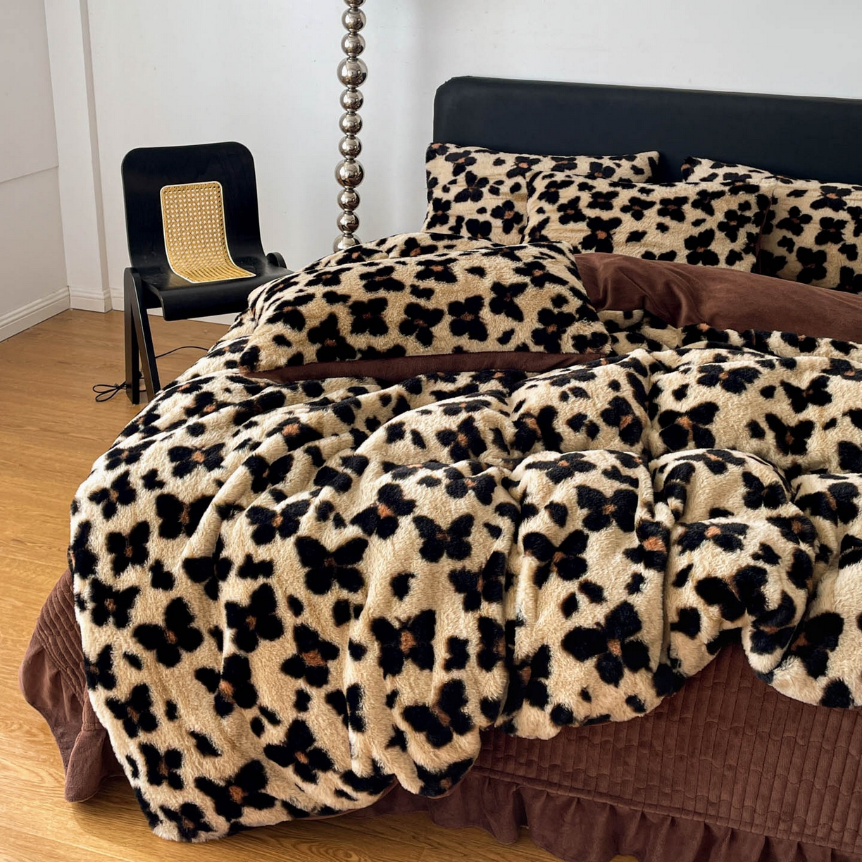 91家纺网 家纺一手货源 找家纺 富米莱（原臻工厂） 2025新款简约美拉德高克重兔绒牛奶绒床盖床裙四件套 简约款-小蝴蝶