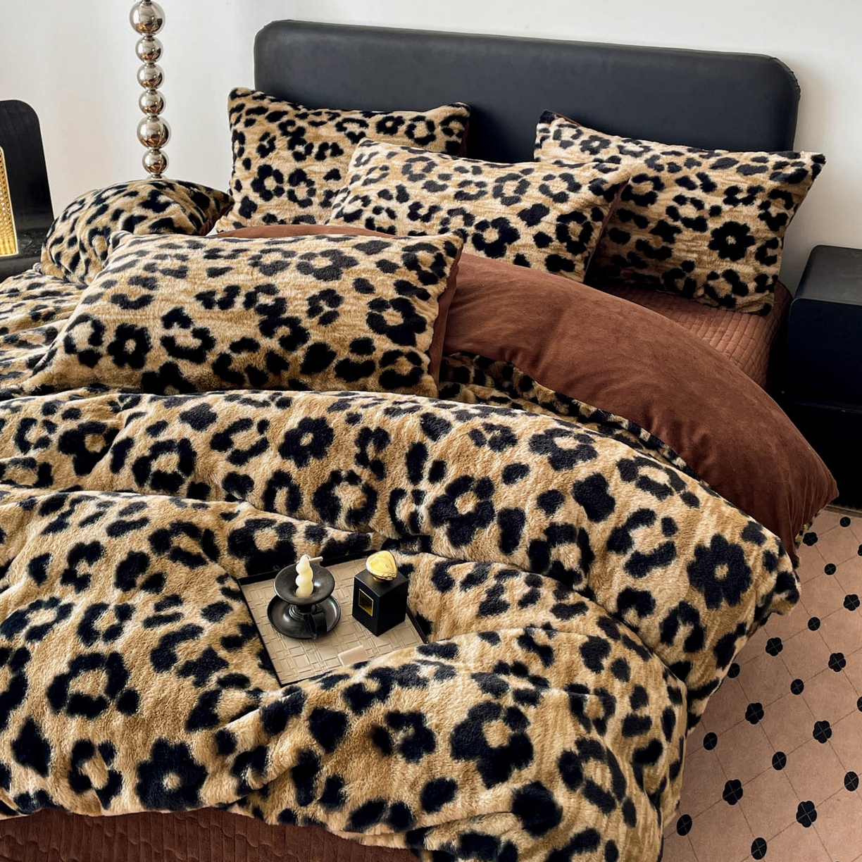 91家纺网 家纺一手货源 找家纺 富米莱（原臻工厂） 2025新款简约美拉德高克重兔绒牛奶绒床盖床裙四件套 简约款-豹纹