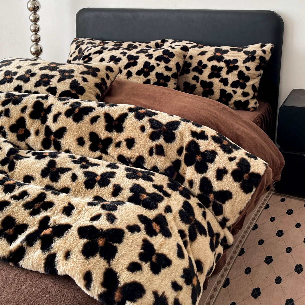 91家纺网 家纺一手货源 找家纺 富米莱（原臻工厂） 2025新款简约美拉德高克重兔绒牛奶绒床盖床裙四件套 简约款-小蝴蝶