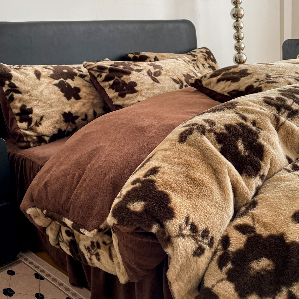 91家纺网 家纺一手货源 找家纺 富米莱（原臻工厂） 2025新款简约美拉德高克重兔绒牛奶绒床盖床裙四件套 简约款-简爱